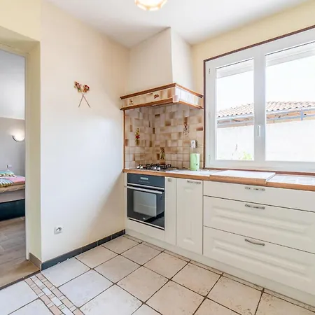 Holiday home Lovely In With Outdoor Swimming Pool Bassan